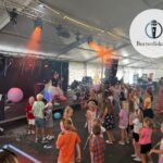 børneunderholdning byfest med effekter, sne og balloner